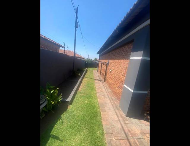 3 BEDROOM HOUSE FOR SALE IN AERORAND